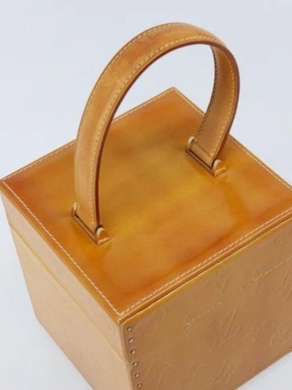LOUIS VUITTON Monogram Vernis Bleecker Cosmetic Pouch Beige M91002 Auth 173131 - Picture 6 of 15